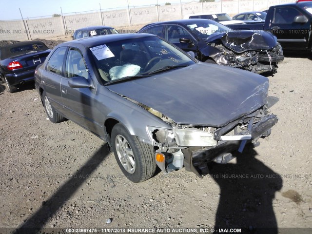 4T1BF28K5WU045229 - 1998 TOYOTA CAMRY CE/LE/XLE GRAY photo 1