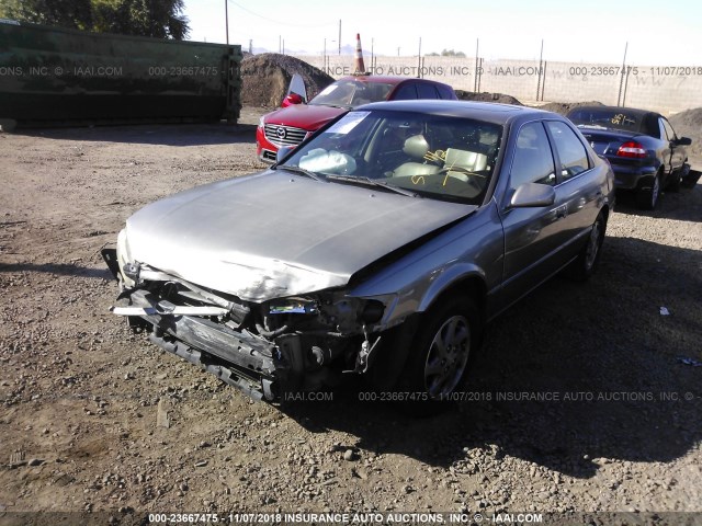 4T1BF28K5WU045229 - 1998 TOYOTA CAMRY CE/LE/XLE GRAY photo 2