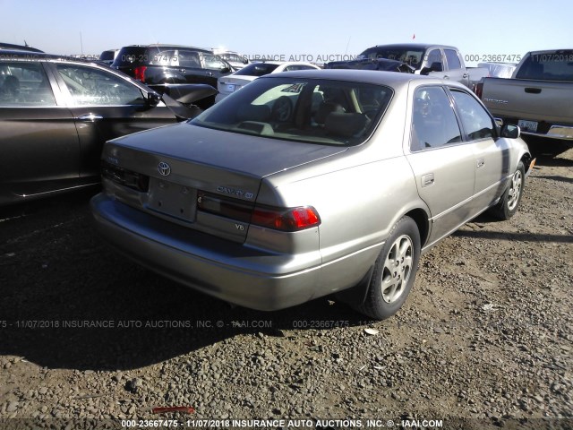 4T1BF28K5WU045229 - 1998 TOYOTA CAMRY CE/LE/XLE GRAY photo 4