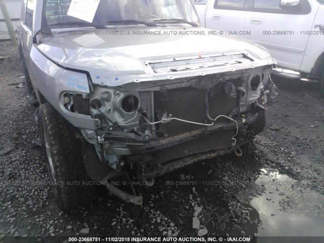 JTEZU4BF7AK009039 - 2010 TOYOTA FJ CRUISER SILVER photo 6