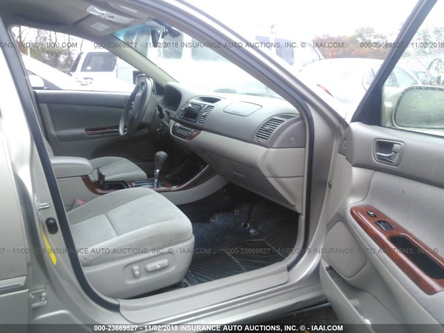 4T1BE30K04U927832 - 2004 TOYOTA CAMRY LE/XLE/SE GOLD photo 5