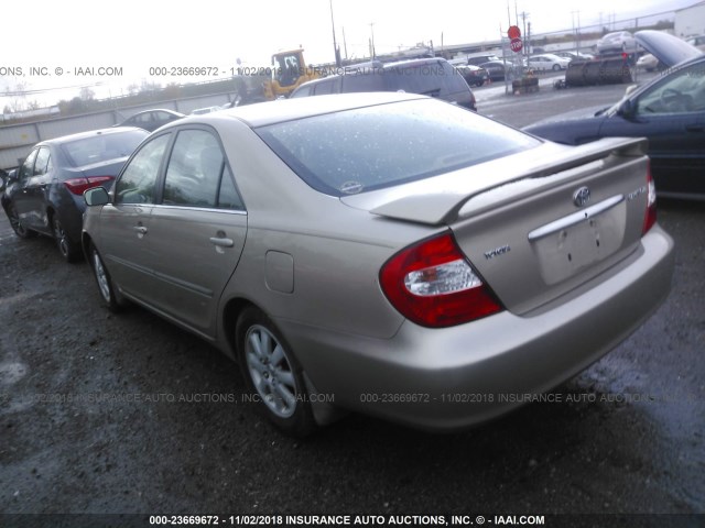 4T1BE30KX2U111420 - 2002 TOYOTA CAMRY LE/XLE/SE GOLD photo 3