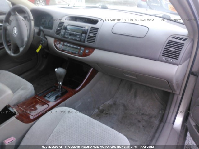 4T1BE30KX2U111420 - 2002 TOYOTA CAMRY LE/XLE/SE GOLD photo 5