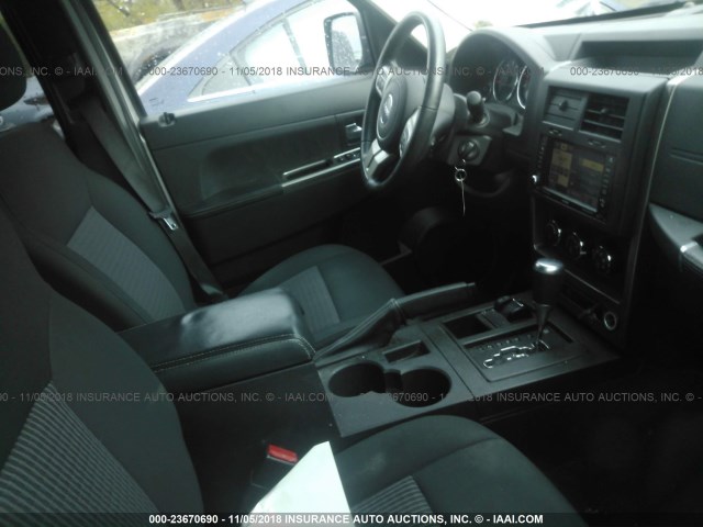 1J4PN3GK6BW502644 - 2011 JEEP LIBERTY RENEGADE SILVER photo 5