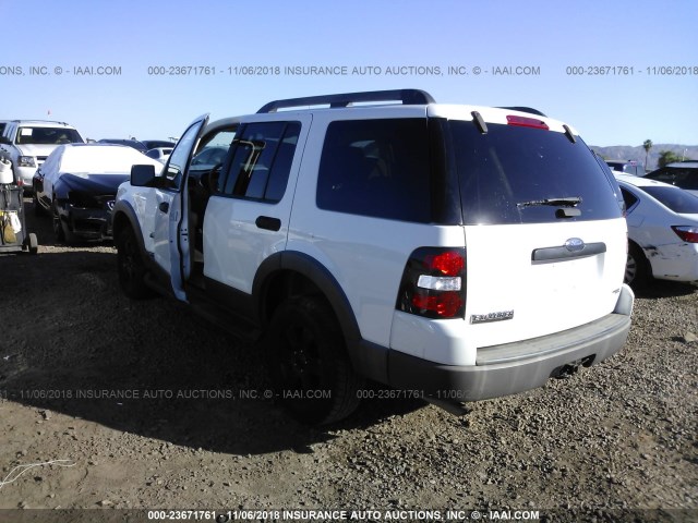 1FMEU73E46UA70382 - 2006 FORD EXPLORER XLT WHITE photo 3