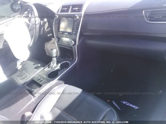 4T1BF1FK0GU580547 - 2016 TOYOTA CAMRY LE/XLE/SE/XSE BLACK photo 5