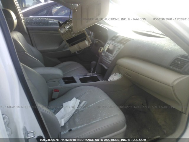 4T1BB46K18U038243 - 2008 TOYOTA CAMRY HYBRID WHITE photo 5