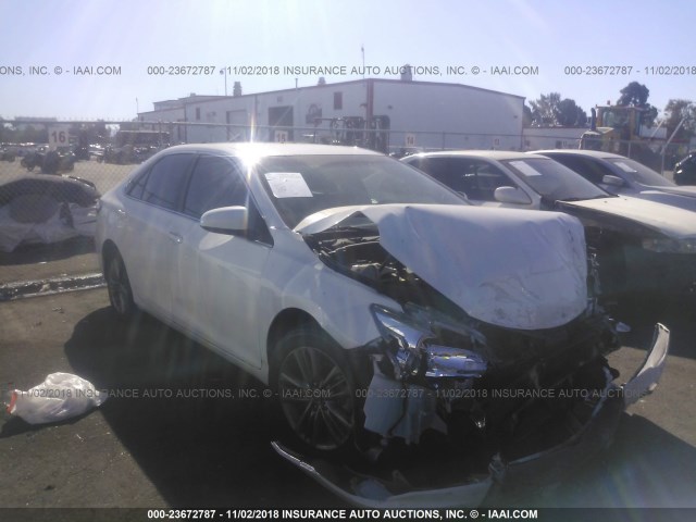 4T1BF1FK5GU262634 - 2016 TOYOTA CAMRY LE/XLE/SE/XSE 白色 照片 1