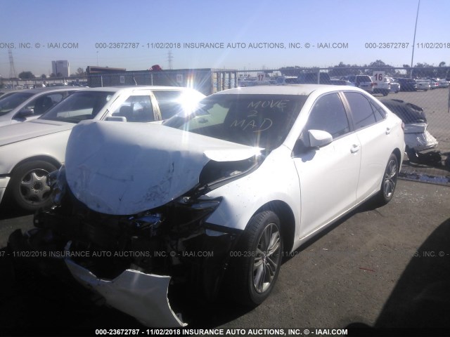 4T1BF1FK5GU262634 - 2016 TOYOTA CAMRY LE/XLE/SE/XSE 白色 照片 2