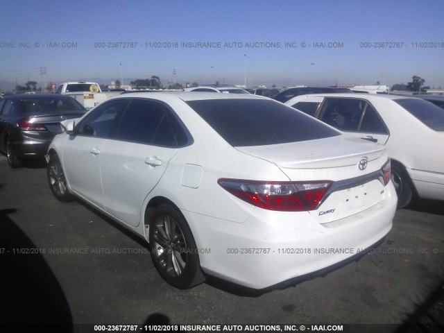 4T1BF1FK5GU262634 - 2016 TOYOTA CAMRY LE/XLE/SE/XSE 白色 照片 3