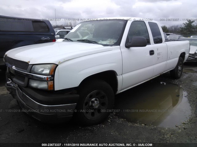 1GCEC19T95E132653 - 2005 CHEVROLET SILVERADO C1500 WHITE photo 2