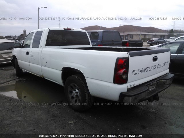 1GCEC19T95E132653 - 2005 CHEVROLET SILVERADO C1500 WHITE photo 3