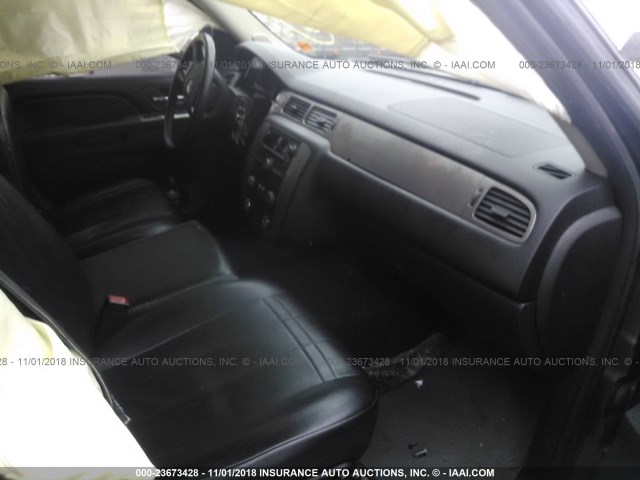 1GNUKAE00AR142704 - 2010 CHEVROLET TAHOE K1500 LS GRAY photo 5