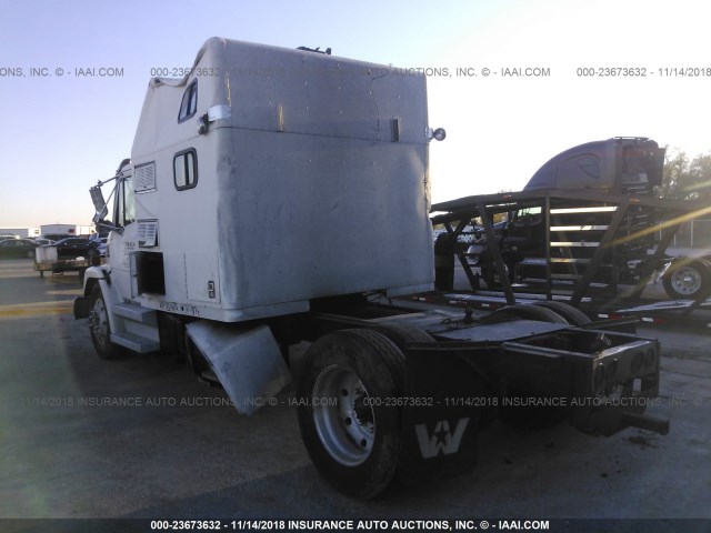 1FVABPBW71HJ25092 - 2001 FREIGHTLINER FL60  WHITE photo 3