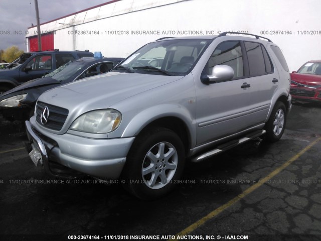 4JGAB72E51A225781 - 2001 MERCEDES-BENZ ML 430 SILVER photo 2