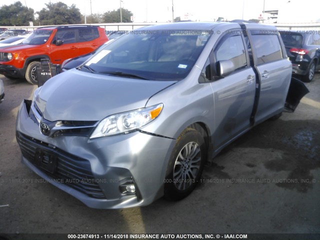 5TDYZ3DC3JS936949 - 2018 TOYOTA SIENNA XLE/XLE PREMIUM/LIMITED/L SILVER photo 2