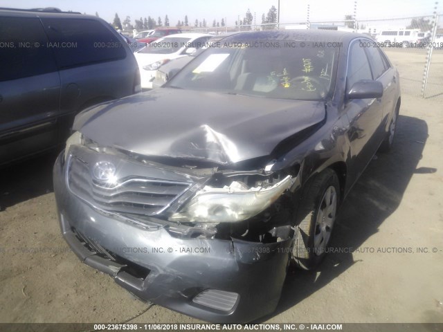 4T1BF3EK6BU210693 - 2011 TOYOTA CAMRY SE/LE/XLE GRAY photo 2