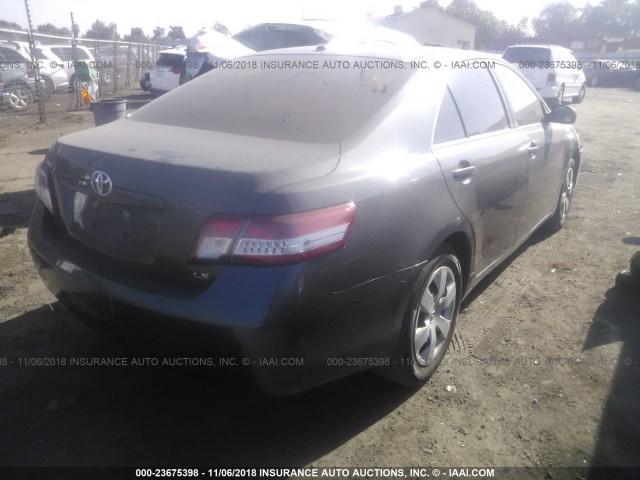 4T1BF3EK6BU210693 - 2011 TOYOTA CAMRY SE/LE/XLE GRAY photo 4