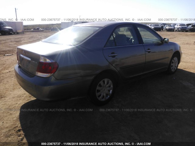 4T1BE32K35U630357 - 2005 TOYOTA CAMRY LE/XLE/SE GRAY photo 4
