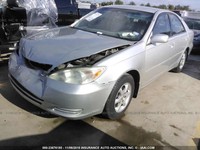 4T1BE32K83U241534 - 2003 TOYOTA CAMRY LE/XLE/SE SILVER photo 2