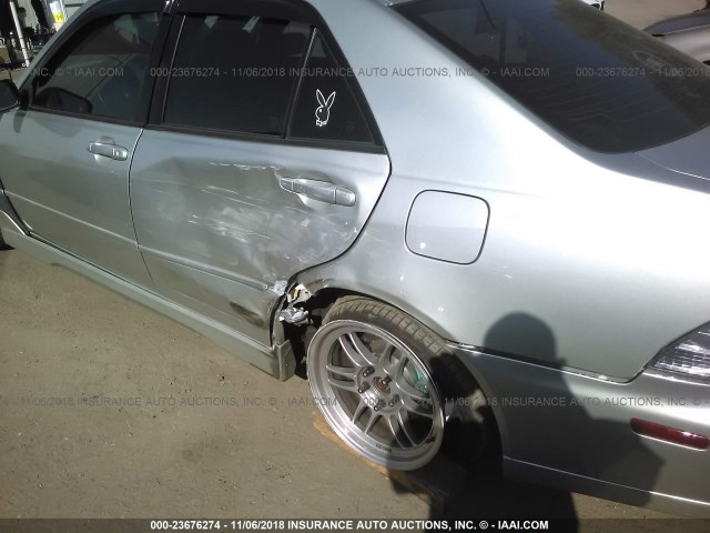 JTHBD182910007277 - 2001 LEXUS IS 300 SILVER photo 6