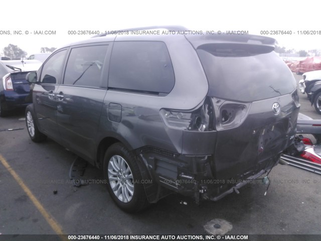 5TDYK3DC6GS752215 - 2016 TOYOTA SIENNA XLE/LIMITED GRAY photo 3