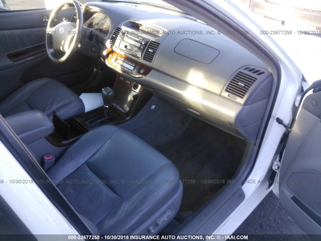 4T1BF30K66U630712 - 2006 TOYOTA CAMRY LE/XLE/SE WHITE photo 5