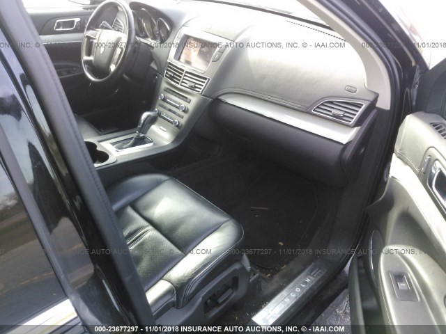 2LMHJ5AT3CBL51977 - 2012 LINCOLN MKT BLACK photo 5