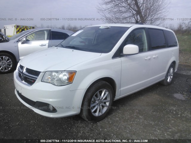 2C4RDGCG8JR266628 - 2018 DODGE GRAND CARAVAN SXT WHITE photo 2