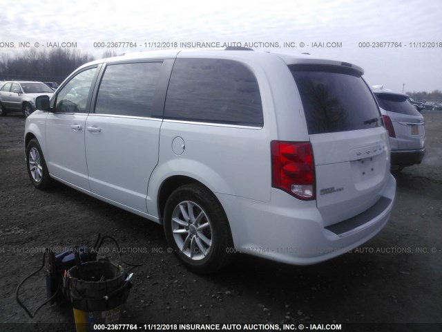 2C4RDGCG8JR266628 - 2018 DODGE GRAND CARAVAN SXT WHITE photo 3