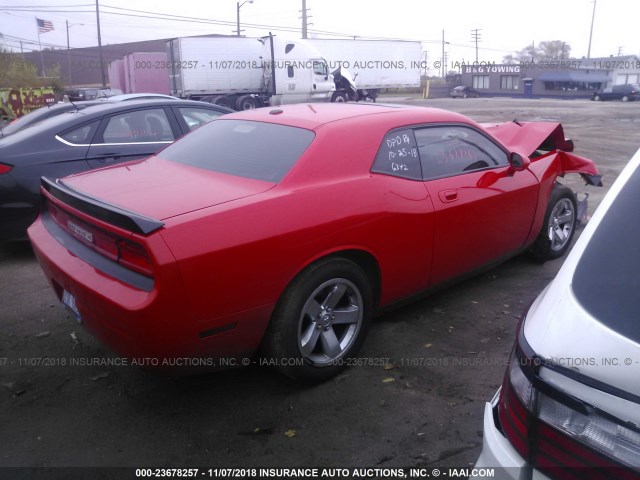 2B3CJ4DV2AH146342 - 2010 DODGE CHALLENGER SE RED photo 4