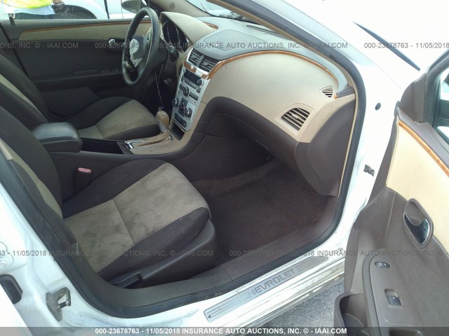 1G1ZH57B89F250951 - 2009 CHEVROLET MALIBU 1LT WHITE photo 5