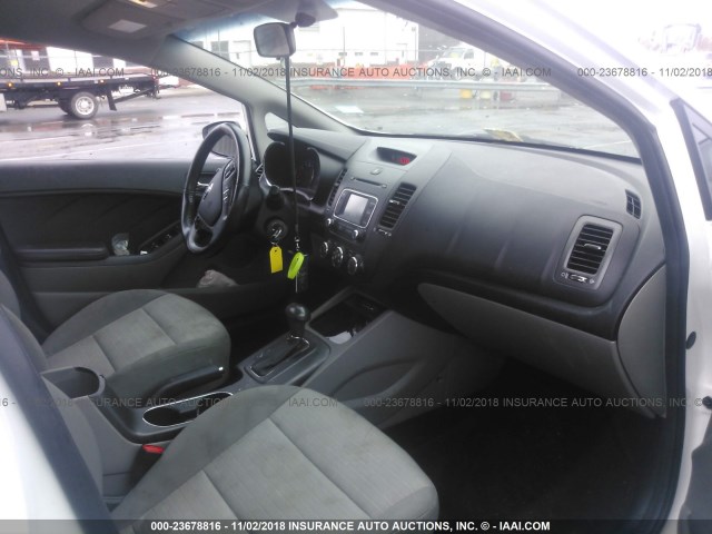 KNAFX4A85E5051521 - 2014 KIA FORTE EX WHITE photo 5