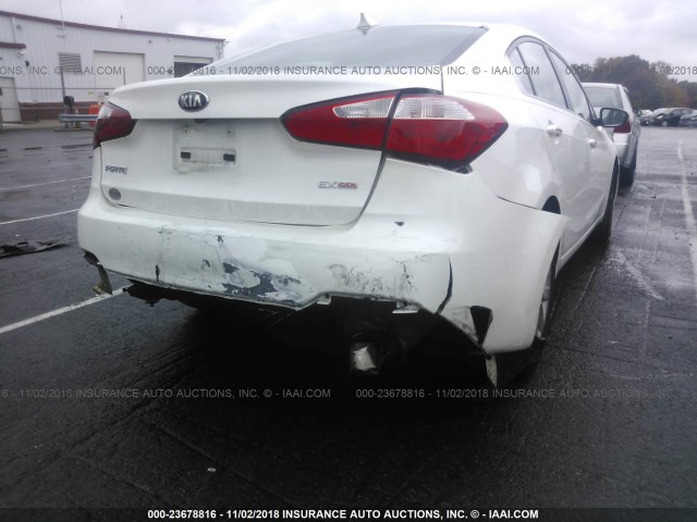 KNAFX4A85E5051521 - 2014 KIA FORTE EX WHITE photo 6