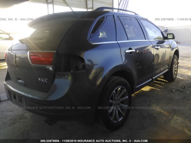 2LMDJ6JK2DBL28199 - 2013 LINCOLN MKX BLUE photo 4