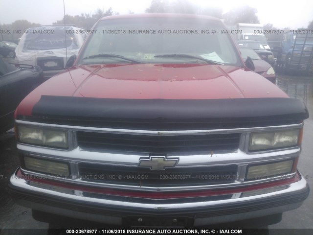 1GNEC16R0XJ421320 - 1999 CHEVROLET SUBURBAN C1500 RED photo 6