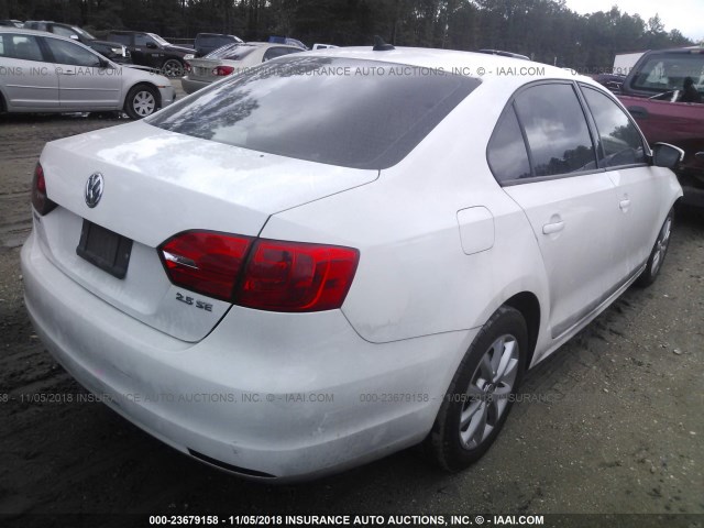 3VWDZ7AJ6BM046517 - 2011 VOLKSWAGEN JETTA SE WHITE photo 4