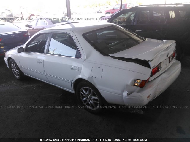 JT2BF28K0Y0253039 - 2000 TOYOTA CAMRY LE/XLE 白色 照片 3