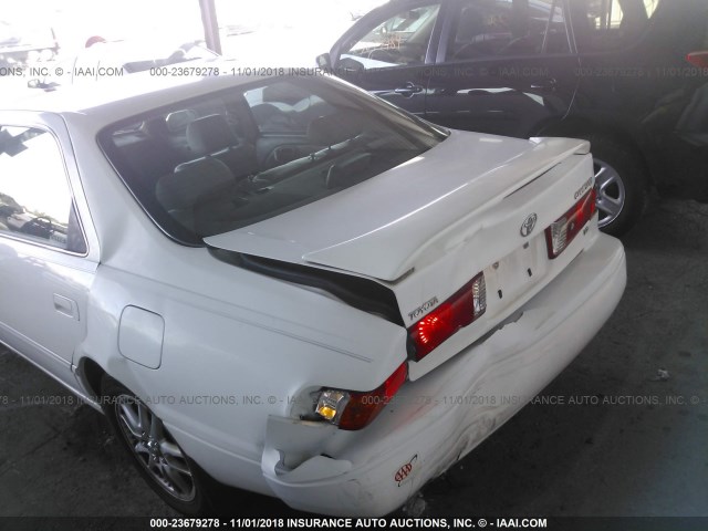 JT2BF28K0Y0253039 - 2000 TOYOTA CAMRY LE/XLE 白色 照片 6