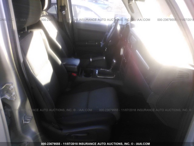 1J8HG48KX9C501235 - 2009 JEEP COMMANDER SPORT Արծաթագույն լուսանկար 5