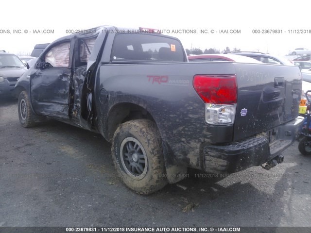 5TFDY5F1XBX204080 - 2011 TOYOTA TUNDRA CREWMAX SR5 GRAY photo 3