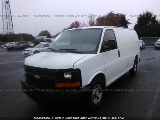 1GCFG15X861172538 - 2006 CHEVROLET EXPRESS G1500  WHITE photo 2