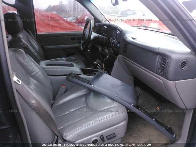 1GKEK13T25J252110 - 2005 GMC YUKON GRAY photo 5