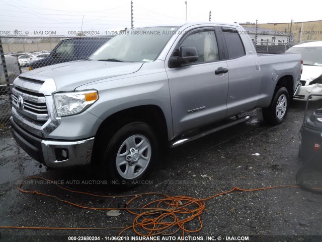 5TFUM5F18HX069539 - 2017 TOYOTA TUNDRA DOUBLE CAB SR/SR5 SILVER photo 2