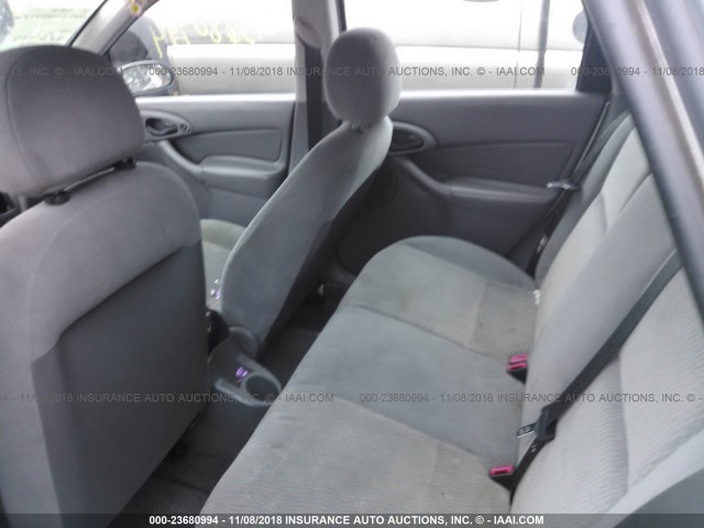 1FAFP36P7YW201727 - 2000 FORD FOCUS SE/SE COMFORT SILVER photo 8