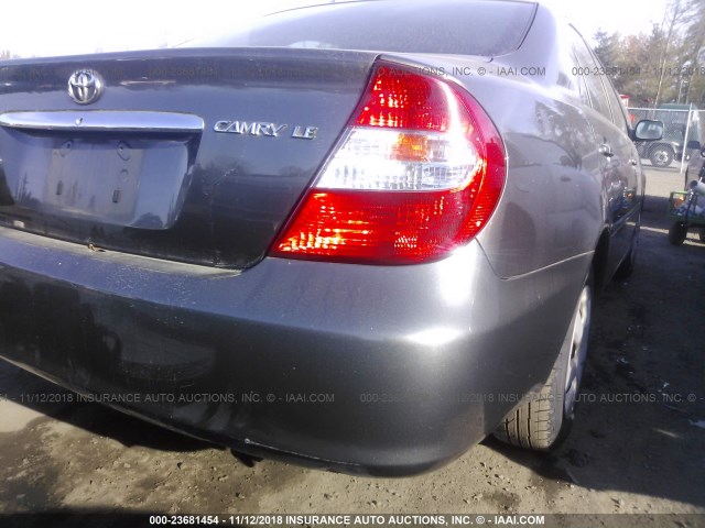 JTDBE32K240260416 - 2004 TOYOTA CAMRY LE/XLE 灰色 照片 6