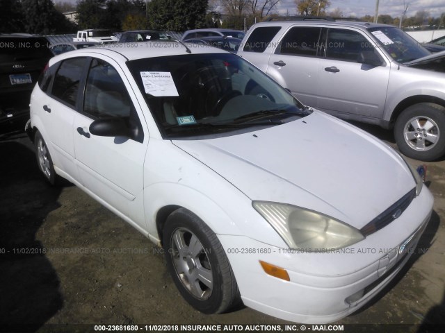 3FAFP37332R196323 - 2002 FORD FOCUS ZX5 WHITE photo 1