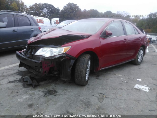 4T1BF1FK2DU654952 - 2013 TOYOTA CAMRY L/SE/LE/XLE Qırmızı foto 2