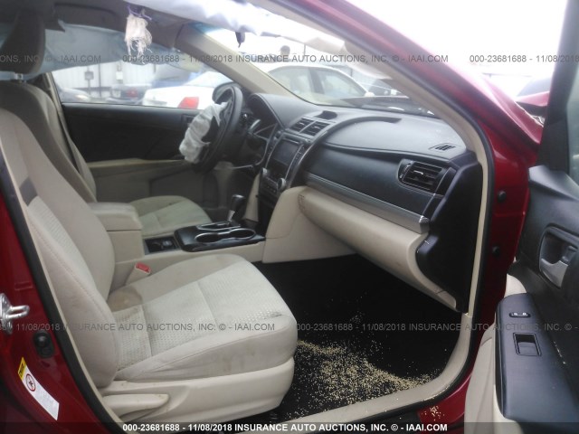 4T1BF1FK2DU654952 - 2013 TOYOTA CAMRY L/SE/LE/XLE Qırmızı foto 5