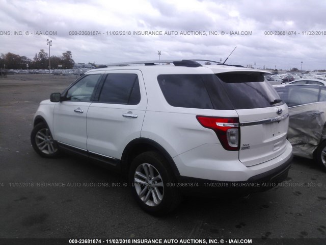 1FMHK7D83CGA11958 - 2012 FORD EXPLORER XLT WHITE photo 3